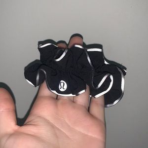 LULULEMON SCRUNCHIE